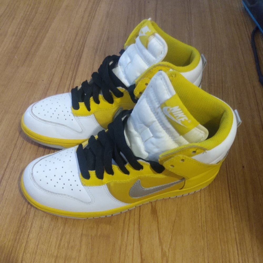 Nike - Picture 2 of 3